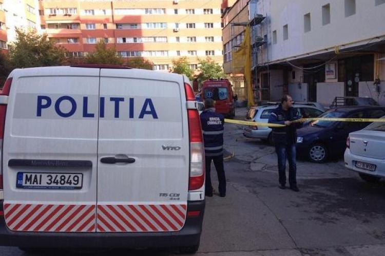 Cine este mama care și-a aruncat fetița pe geam. Cu cine s-a LUPTAT în casă și ce semne de întrebare există