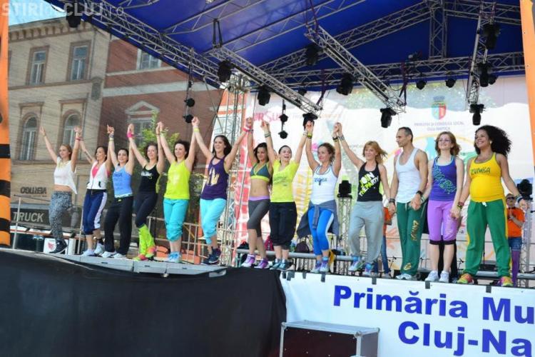 Zumbathonul caritabil în Piața Unirii. Banii merg la copiii dependenți de dializă
