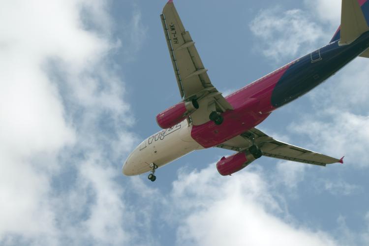 Adio revelion în Dubai și Abu Dhabi! Wizz Air suspendă zborul Cluj - Abu Dhabi și încă 7 zboruri din Cluj