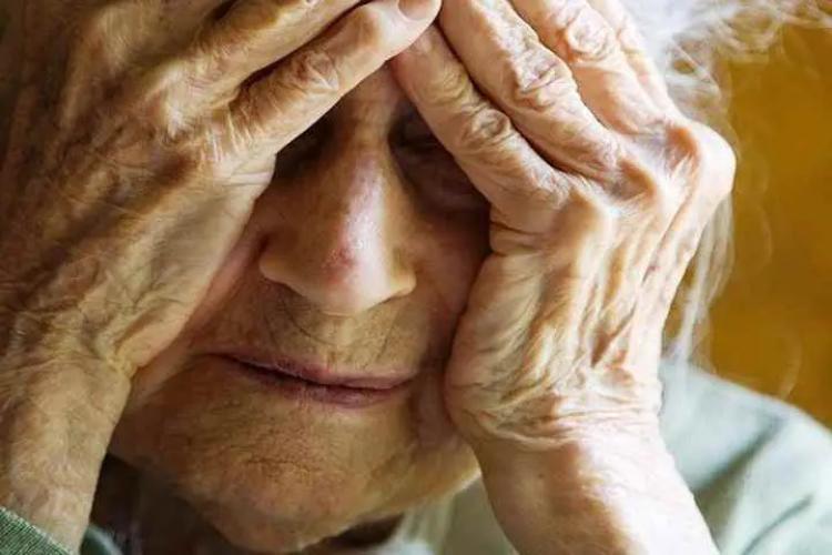 „Cămătarule, să-ți cumperi sicriu!” - Amenințări cu moartea între doi frați din Cluj, după ce unul dintre ei și-a dat mama de 90 de ani afară din casă