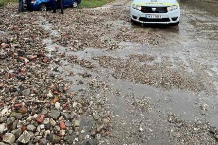 Dezastru pe o stradă din Cluj-Napoca! Fără asfalt și rigole, ploaia a distrus complet drumul: „Este impracticabilă”