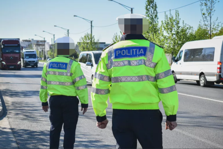 Ce „șmecherie” ilegală cu acte false au făcut doi polițiști de la Rutieră ca să acopere un coleg, care depășise viteza: Instanța i-a „iertat” de închisoare